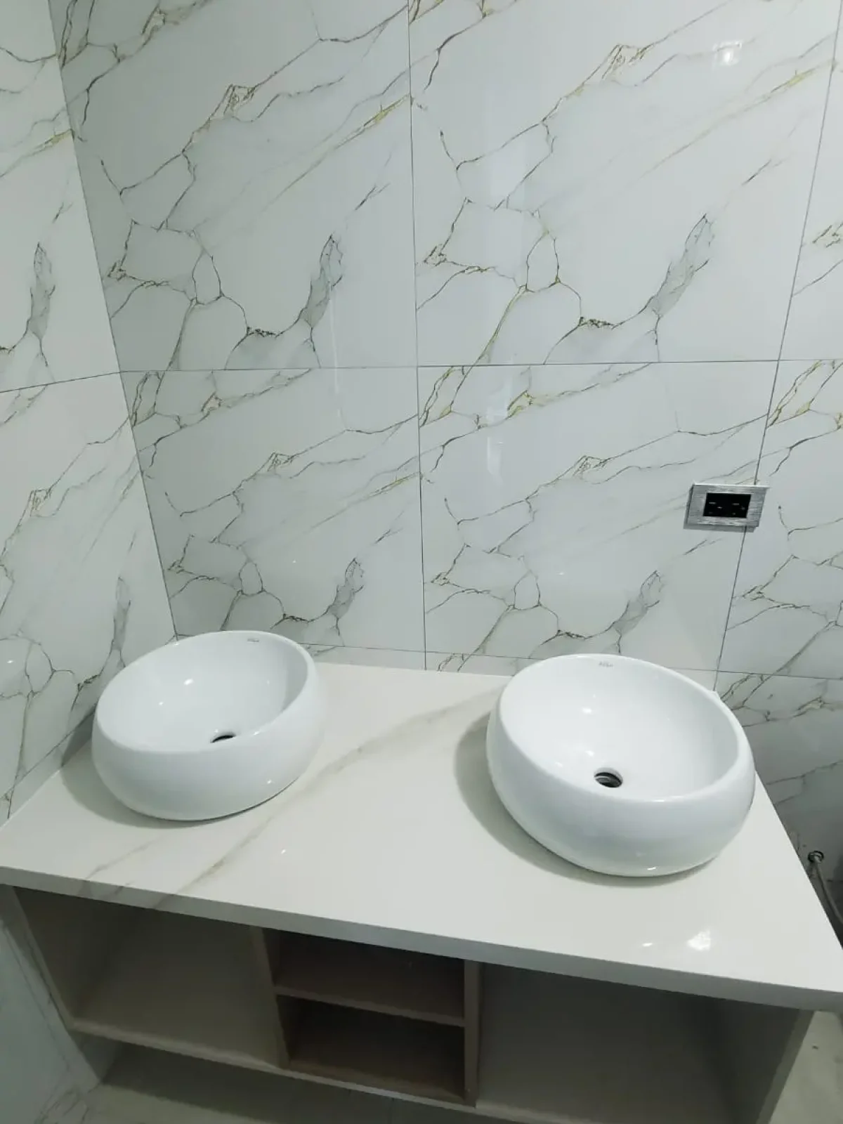 proyecto de Instalación de Mármol, Cuarzo y Granito para Baños-9